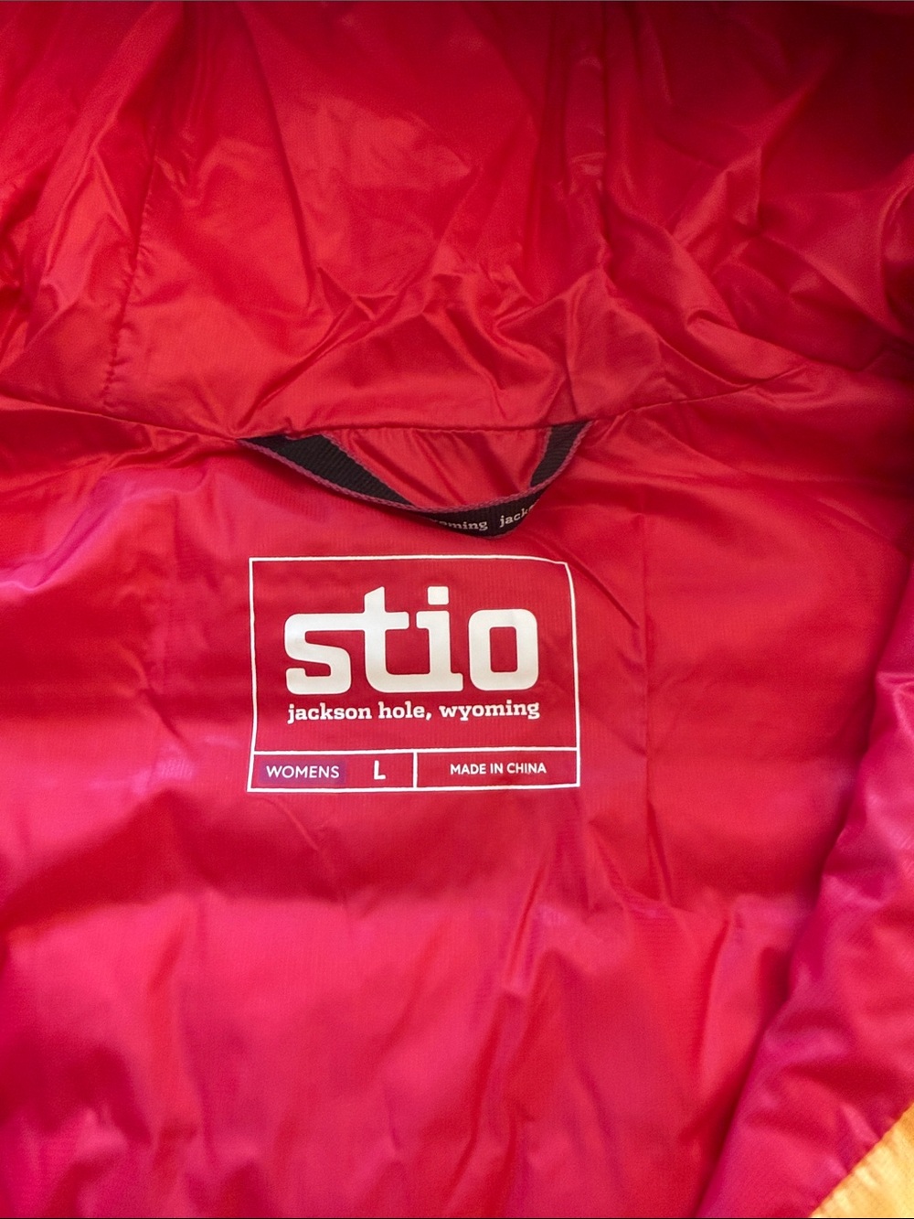 Stio Yellow Quilted Packable Hooded Puffer Pullover with Red Trim - Picture 5 of 6
